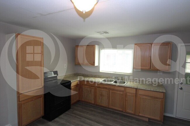 Foto del edificio - 515 W 13th St