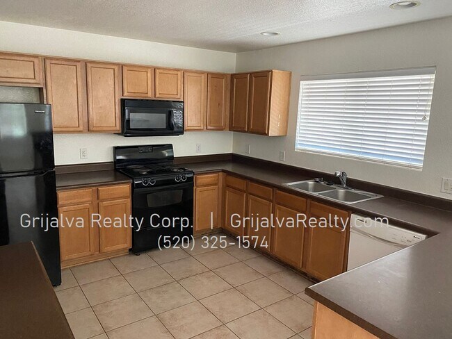 Building Photo - 3 Bedroom, 2.5 Bath House for Rent in Star...