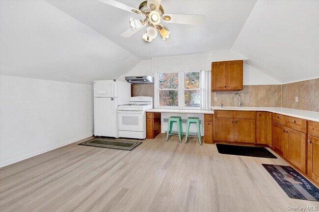 Foto del edificio - 169 Old Mamaroneck Rd