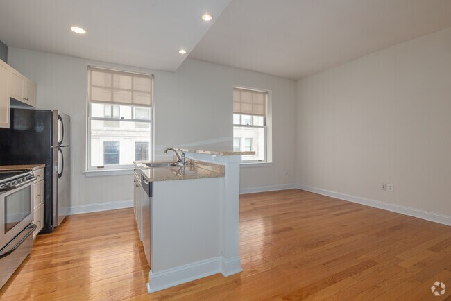 Interior Photo - 1334 Walnut St