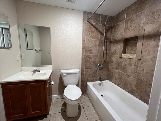 Foto del edificio - 1564 N Tremain St