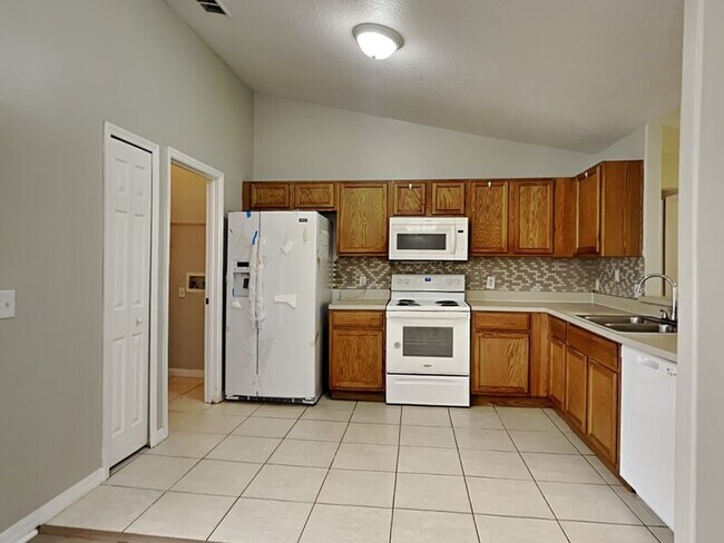 Building Photo - 1212 Wahneta Ct