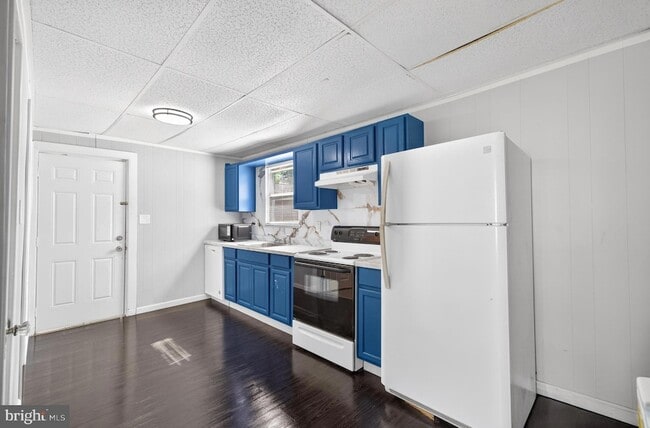 Foto del edificio - 214 W Division St