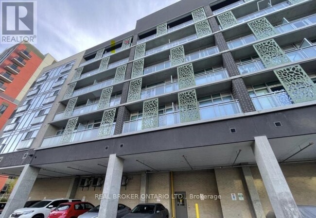 Building Photo - 250 Albert St