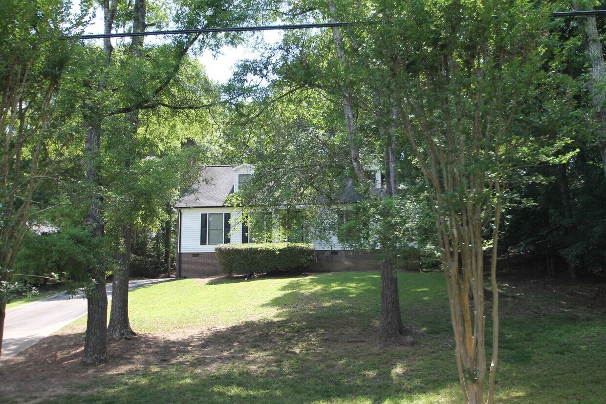 Primary Photo - Exclusively Offered By Muse Realty Rentals...