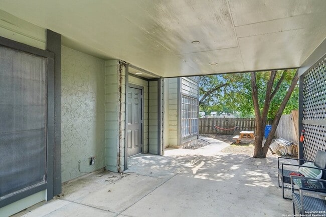 Foto del edificio - 10609 Starcrest Dr