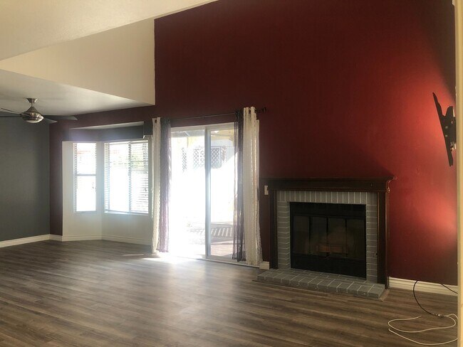 Building Photo - Coming Soon! - Paradise Hills 3BR / 2 BA T...