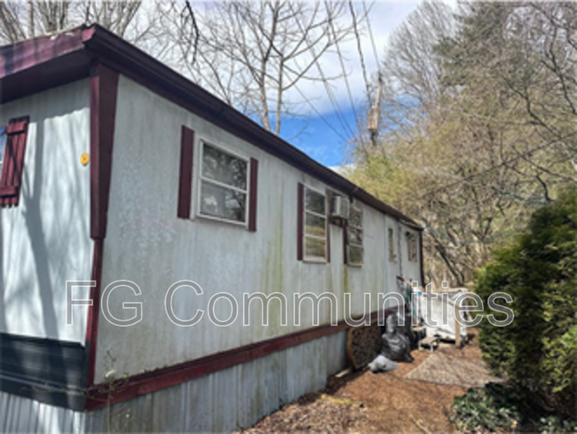 Photo - 123 Tuckaway Ln House