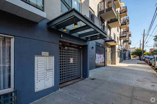 Foto del edificio - 369 Harman St