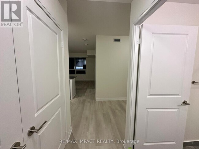 Photo du bâtiment - 3270 Sheppard Ave E