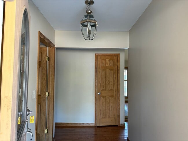 Building Photo - 3 Bedroom and 2 bath home in Clearwater! (...