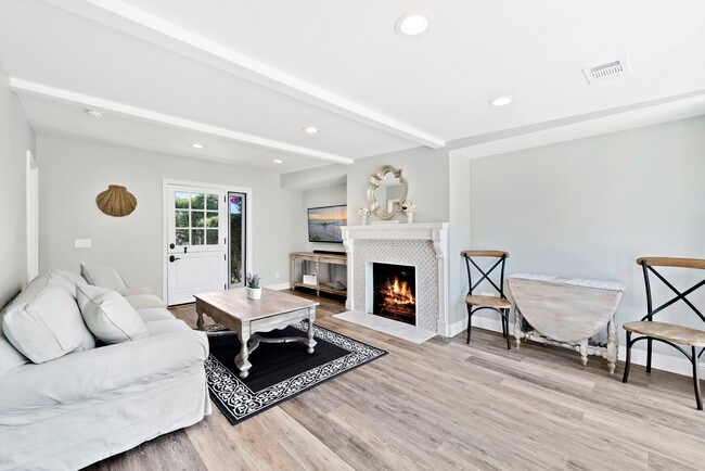 Building Photo - 480 Thalia St