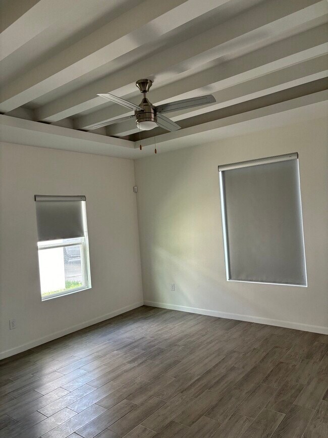 Building Photo - 312 W Campeche Ave