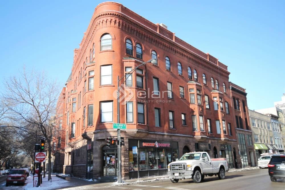 Primary Photo - 424 W Belden Ave