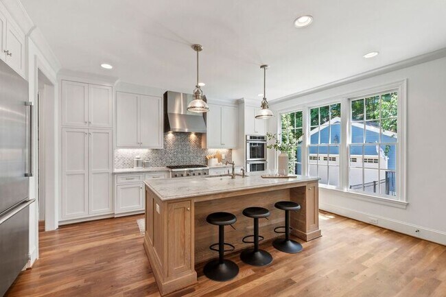 Building Photo - 523 Vick Ave