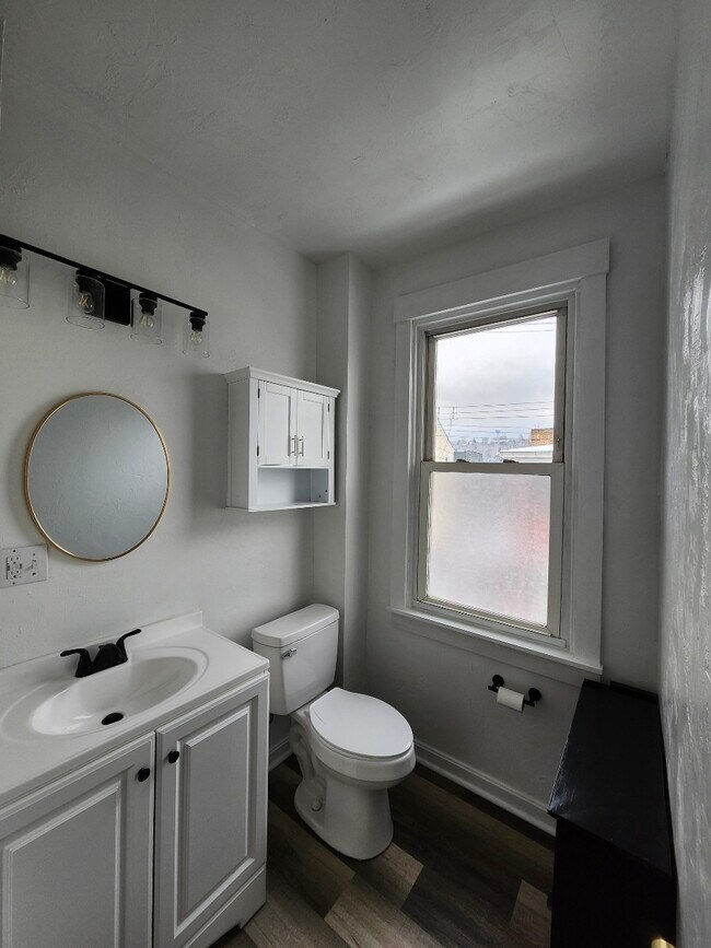 Baño principal - 4663 Gangwish St