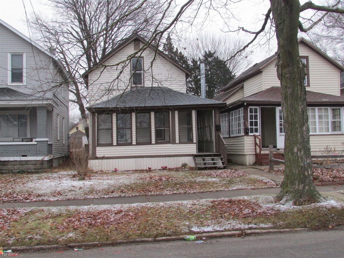 Primary Photo - 4 br, 1 bath House - 220 Lane Ave SW