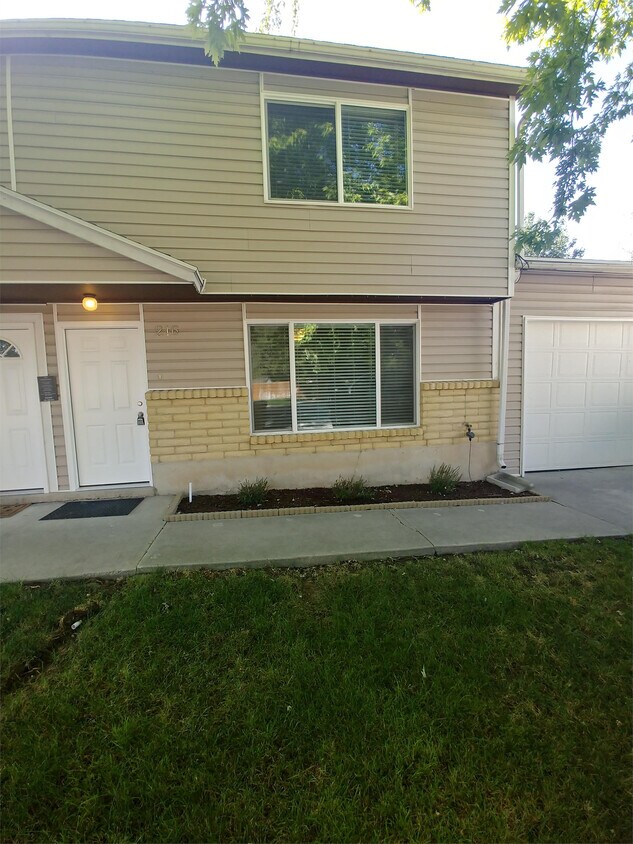Primary Photo - 216 E 8375 S