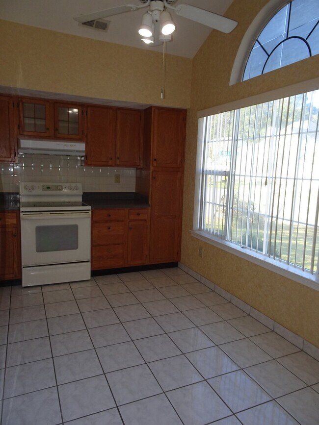 Foto del edificio - Single Family Ranch in Fawn Lake Newport N...
