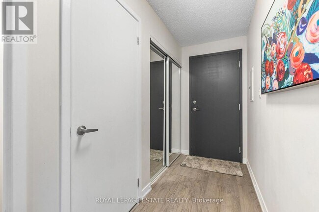 Photo du bâtiment - 816 Lansdowne Ave