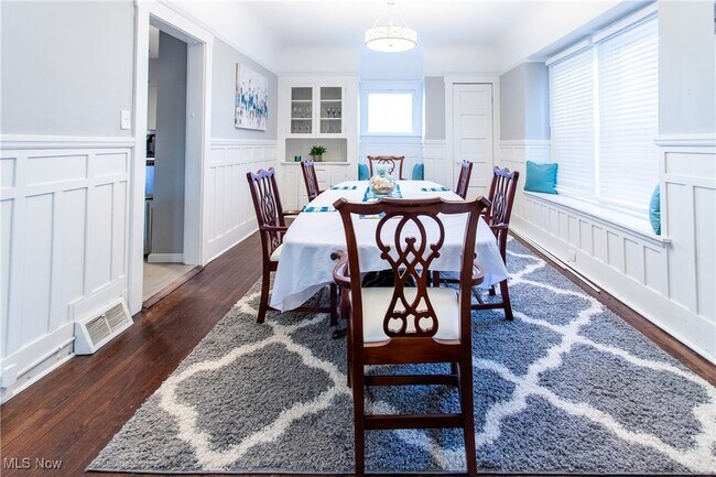 Foto del edificio - 10605 Ashbury Ave