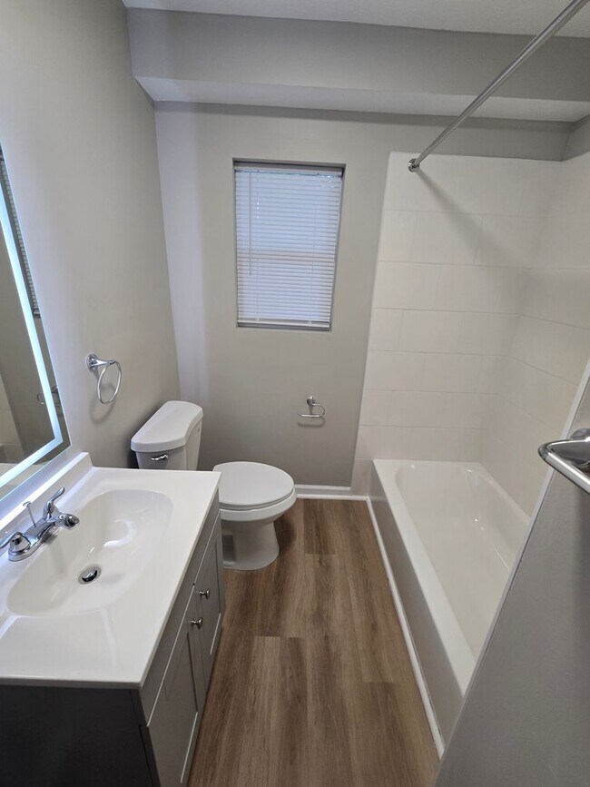 Foto del edificio - Welcome Home to Bellagio South Living: Where Comfort Meets Convenience