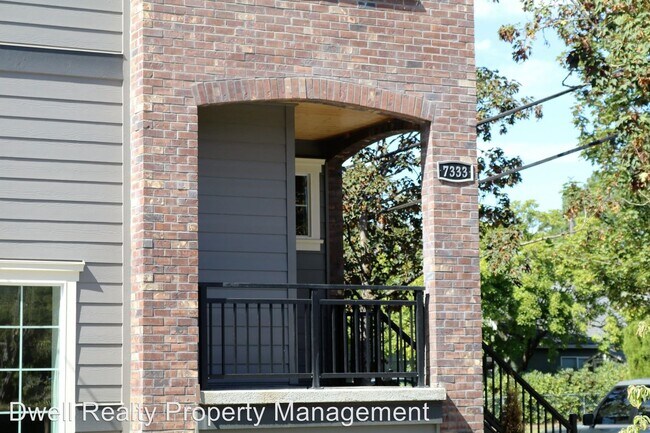 Building Photo - 7333 N Fiske Ave