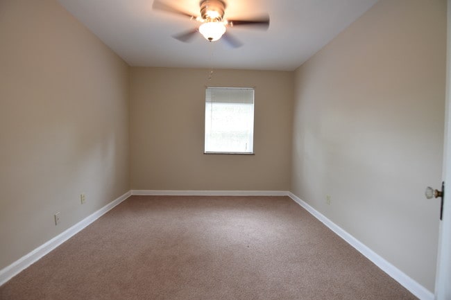 Bedroom - Mount Vernon Arms