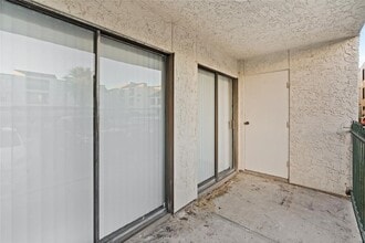 Building Photo - 2830 S Bartell Dr