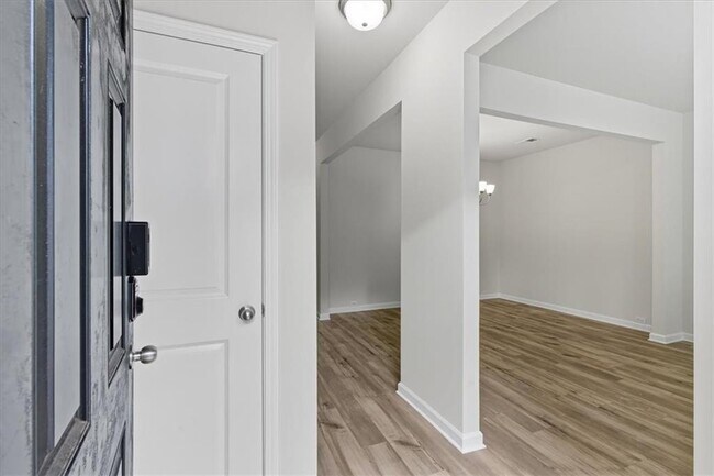 Foto del edificio - 2832 Saratoga Lake View