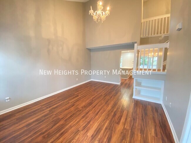 Building Photo - End Unit Townhouse!!!