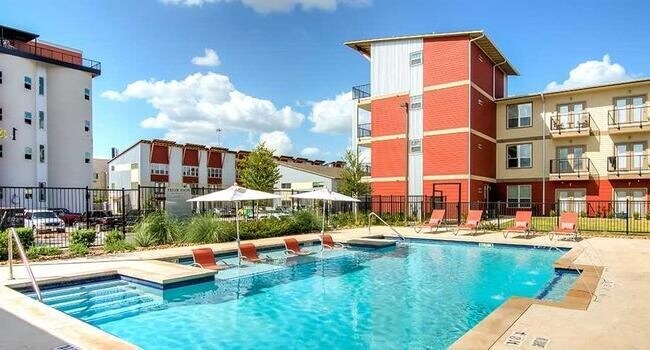 Foto del edificio - 1011 S Frio St