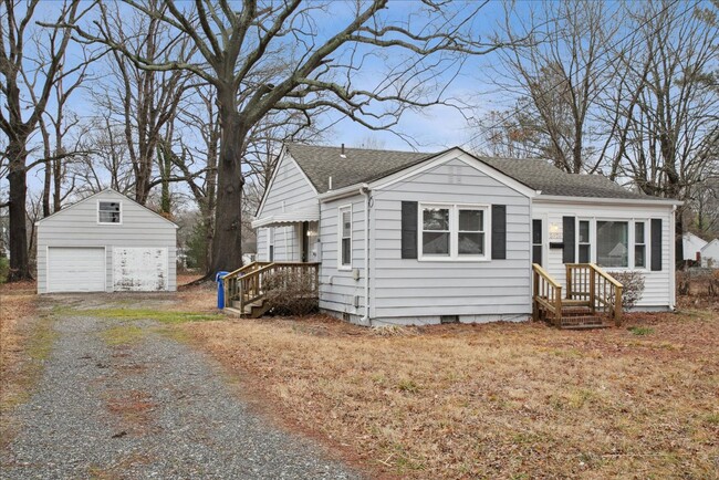 Building Photo - Rancher in Newport News