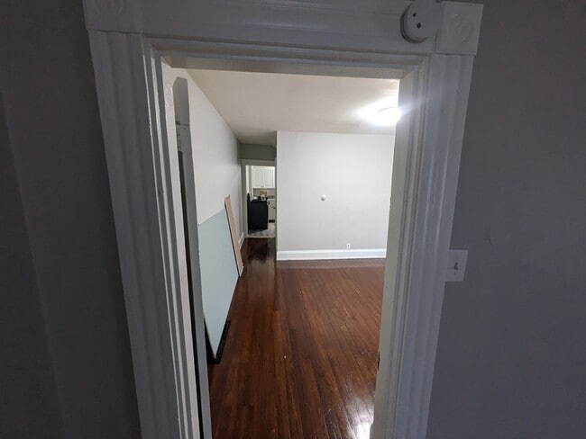 Foto del edificio - 5143 Hunter Ave
