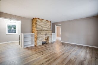 Building Photo - 1222 E Del Mar St