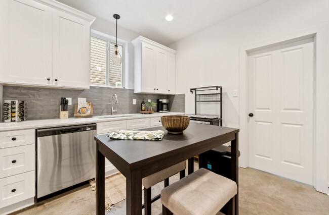 Foto del edificio - 116 Winged Elm Ln