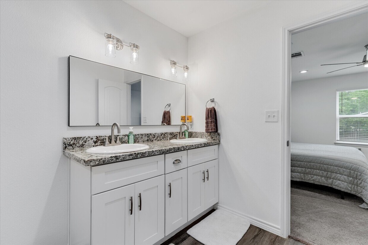 Foto del edificio - 14986 Indian Hill Trail