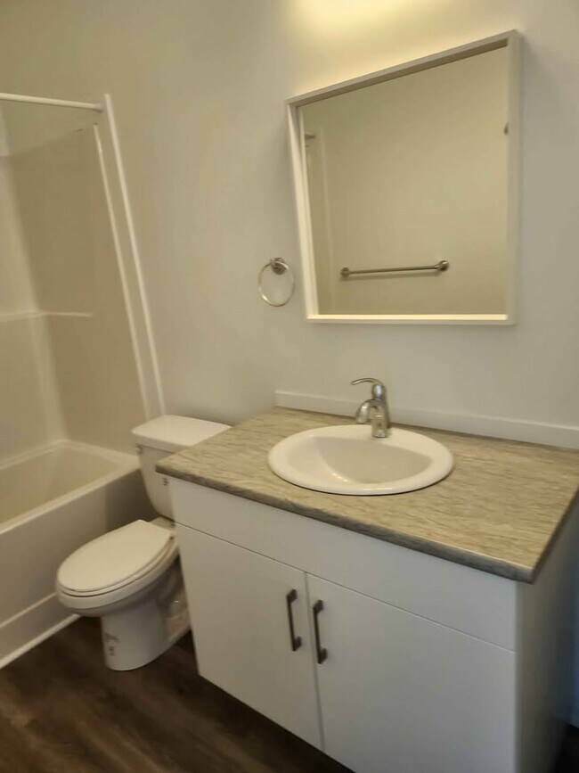 Photo du bâtiment - 11813-11847 47 St NW