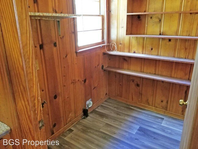 Building Photo - 3 br, 1 bath House - 140 Peach St.