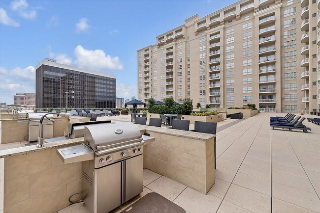 Building Photo - 3225 Turtle Creek Blvd