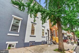 Building Photo - 1908 N Croskey St