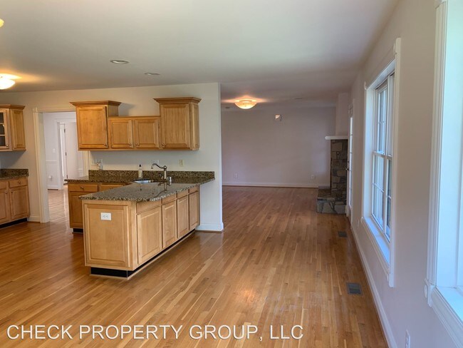 Building Photo - 4 br, 3 bath House - 373 The Landings