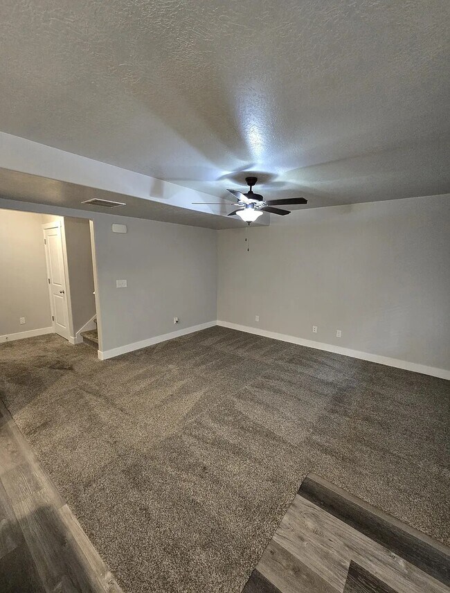 Foto del edificio - 2048 N 350 E