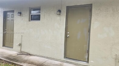 Building Photo - 2730 NW 15th Ct