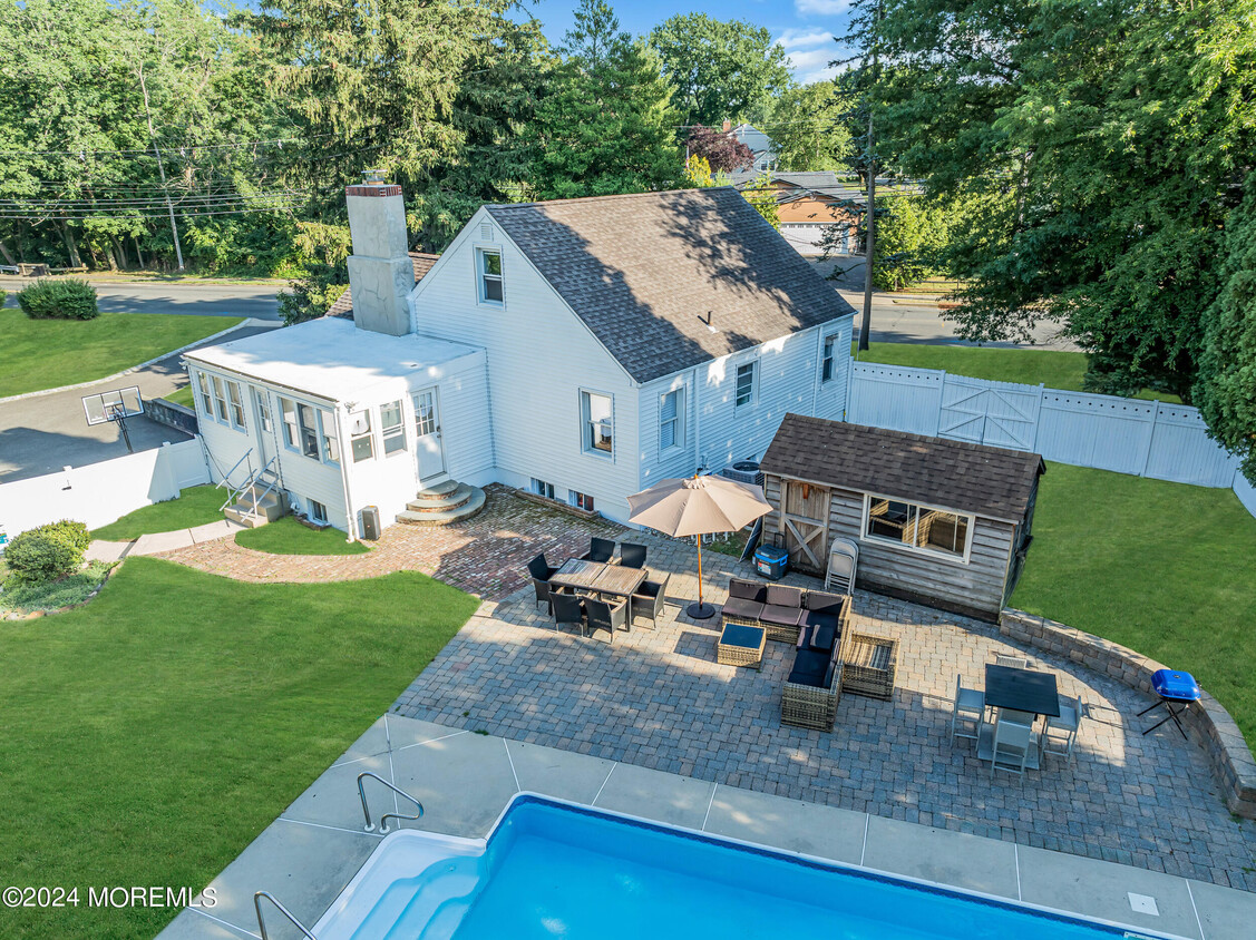 Foto principal - 121 Parker Rd