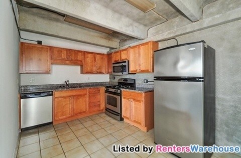 Primary Photo - Renovated, Loft Style 2 Bedroom in East Point