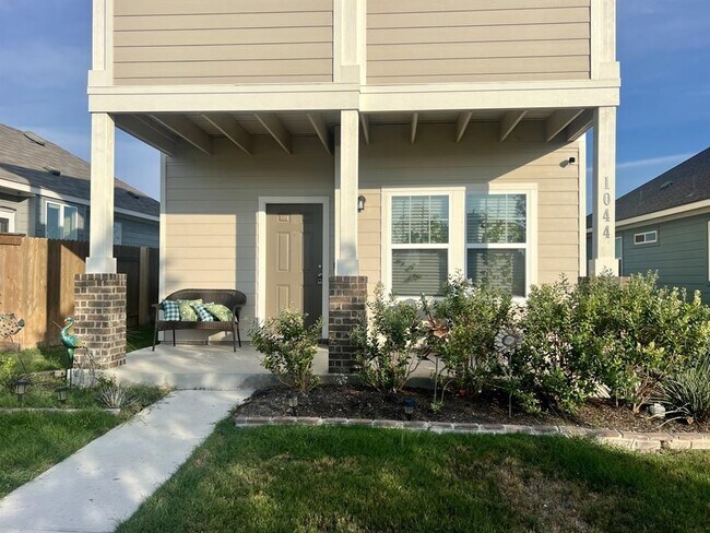 Foto del edificio - 1044 Esplanade Pkwy