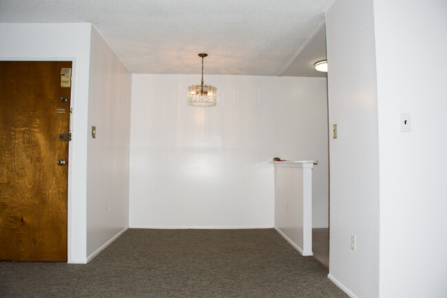 Dining area - 7121 Lindbergh Blvd