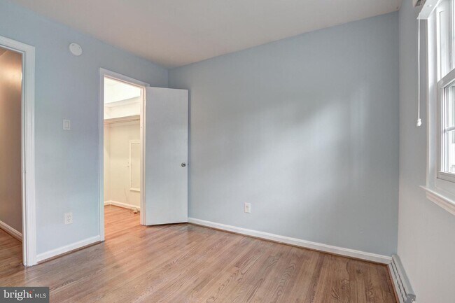 Building Photo - 8125 Saxony Dr