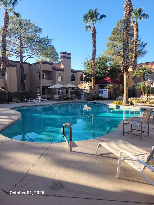 Foto del edificio - *WELCOME HOME TO LUXURY LIVING*
